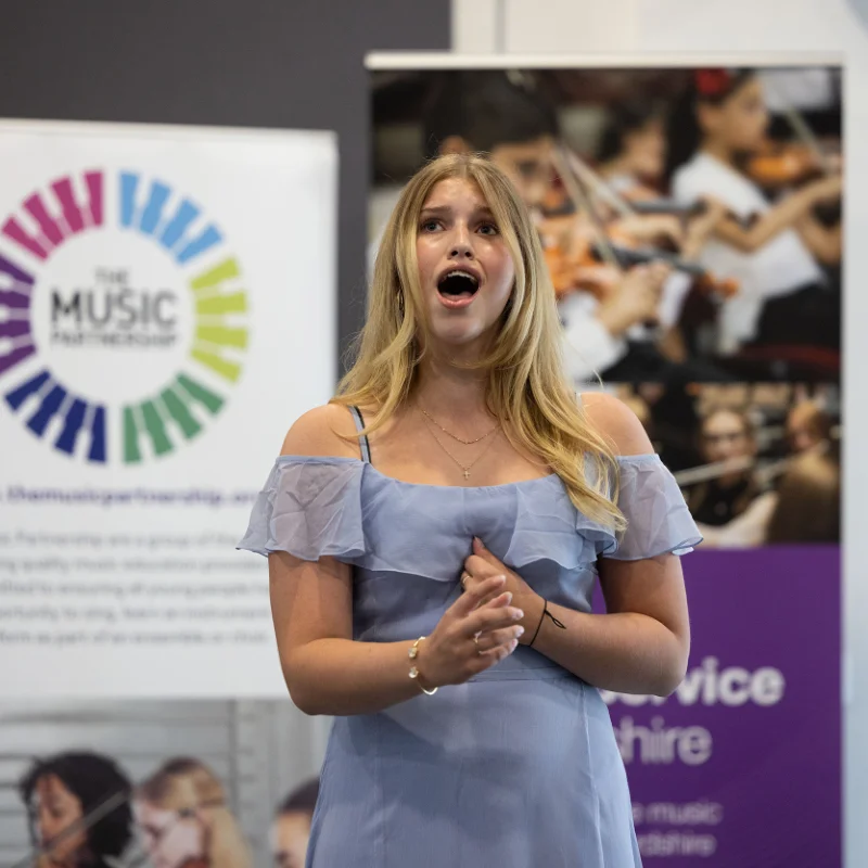 Singer - Senior Louise Dudley - Mowe